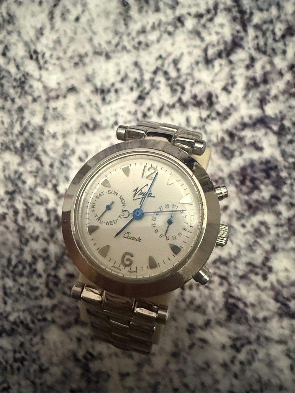 Classic Silver Stainless Steel Bracelet Watch with White Dial
